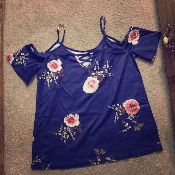 Women’s cold shoulder top - Picture 4 of 5